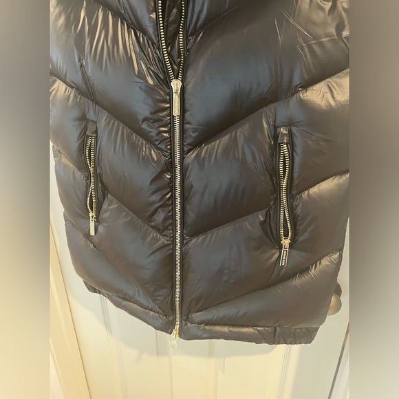 Michael Kors down jacket , black with gold zippers. Size Medium - Picture 4 of 5